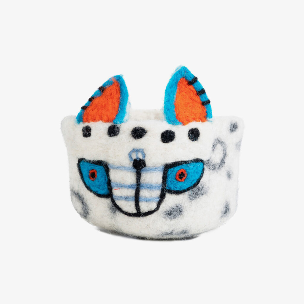 white cat ball pen holder